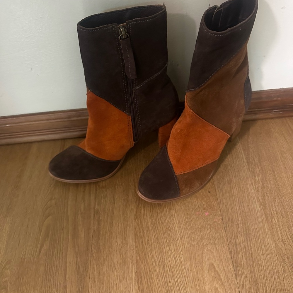 Matisse shoes Colorblock Suede Ankle Bootie- use like new